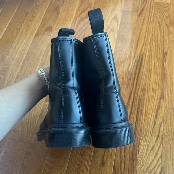 Black Dr Marten boots - Picture 5 of 7